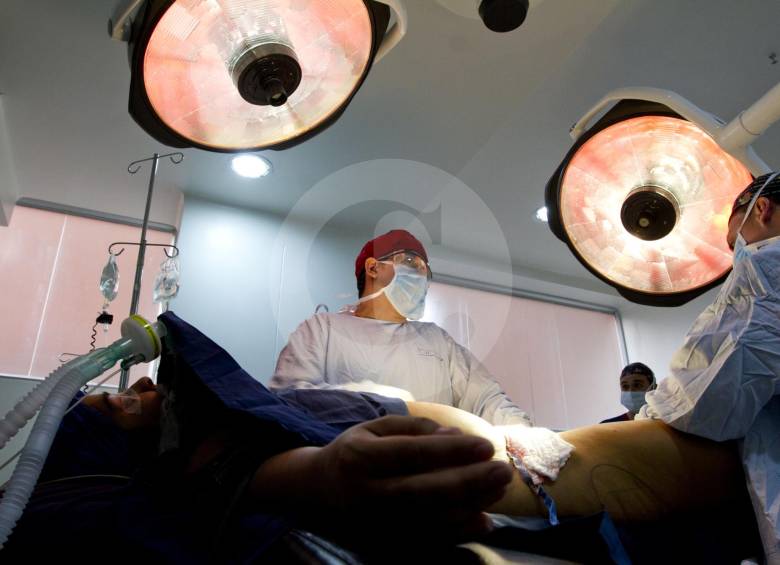 La norma prohibe también la publicidad de procedimientos médicos y quirúrgicos estéticos que vaya dirigida a menores de edad. FOTO Esteban Vanegas Londoño