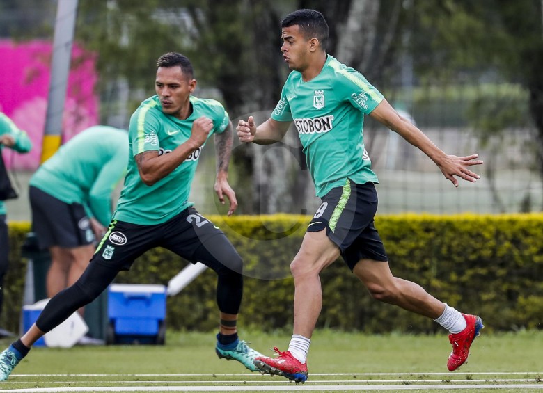 En la imagen aperecen Aldo Leao Ramírez y Ómar Duarte, jugadores discutidos hoy por los hinchas, pero que cuentan con toda la confianza del cuerpo técnico y de sus compañeros. FOTO jaime pérez