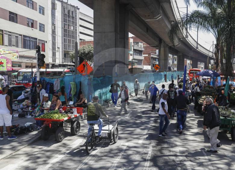 La intervención actual en la carrera Bolívar representa retos complejos por dinámicas sociales y comerciales. FOTO MANUEL SALDARRIAGA
