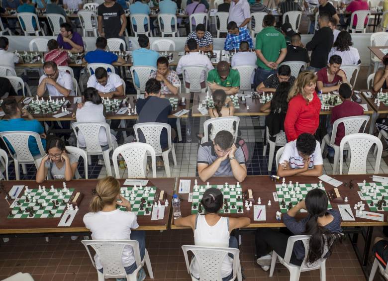 En el Parque del Ajedrez se cumplió el primer selectivo para el clasificatorio al Mundial en Georgia. FOTO santiago mesa