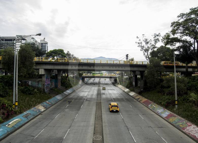 El año pasado el día sin carro y moto fue el 24 de abril. En aquella ocasión dejaron de circular 206.604 vehículos, un 33 % de los que se mueven en Medellín. FOTO SANTIAGO MESA