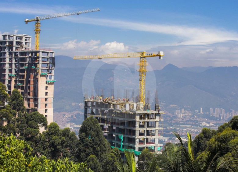 En Medellín hay cerca de 3.000 unidades residenciales, en su gran mayoría construidas sin la normatividad actual, que debe garantizar bajos consumos de agua y energía. La sostenibilidad en el Valle de Aburrá empezará desde los diseños. FOTO juan antonio sánchez