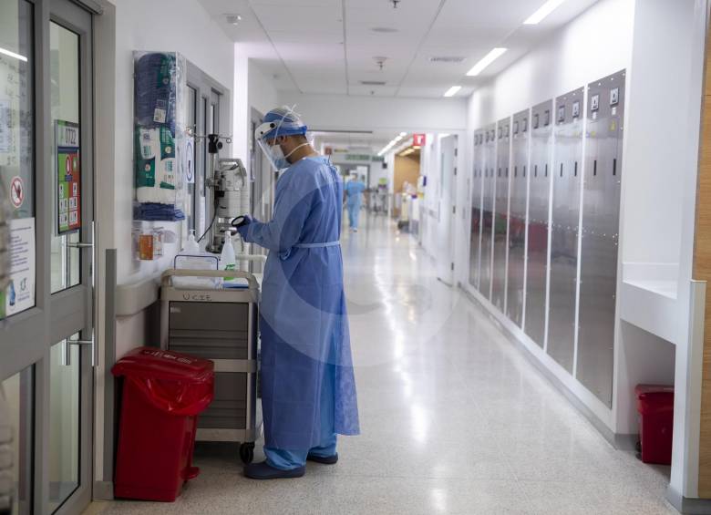 La estrategia tiene una bolsa de premios de $80 millones para repartir entre quienes entreguen las mejores ideas para hacer el sistema de salud más sostenible financieramente. La meta es tener resultados hacia febrero o marzo del próximo año. FOTO Esteban Vanegas