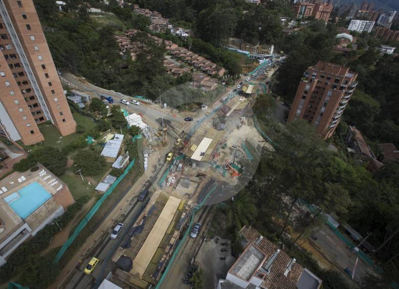 Estado actual del paso a desnivel en la t. Superior con calle 10; debe estar listo en noviembre de 2016. El deprimido de la t. Inferior con Balsos se entrega en nueve semanas. FOTO Donaldo Zuluaga
