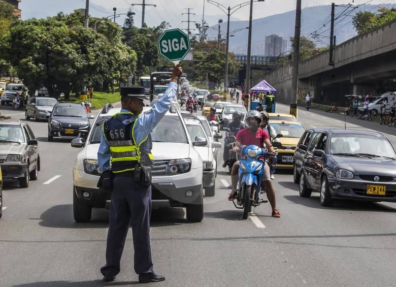 El tráfico y los altoparlantes de carretilleros son fuentes generadoras de alto ruido. FOTos julio césar herrera y edwin bustamante