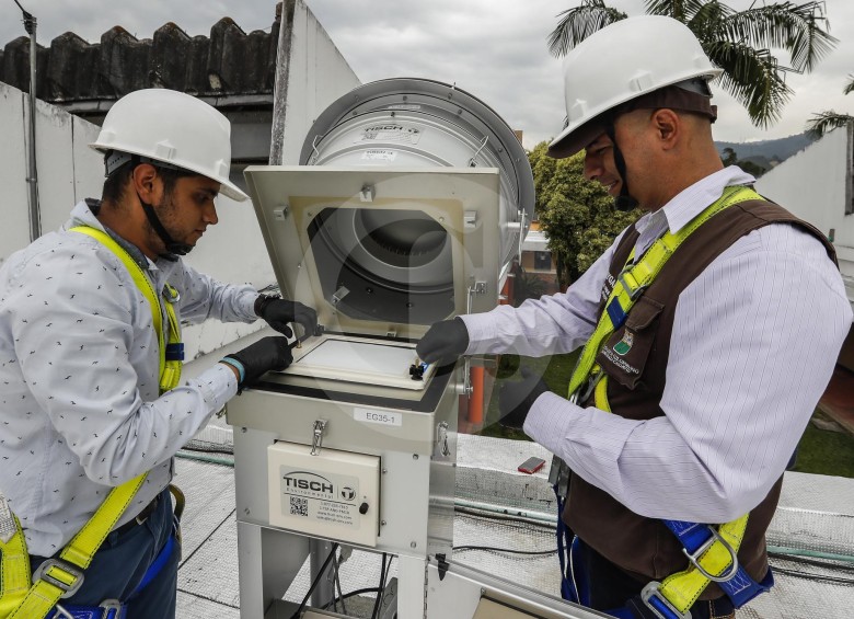 Con equipos de última tecnología entregados por Naciones Unidas, en Medellín, barrio Belén, se harán mediciones de calidad del aire en tierra y en la atmósfera. FOTO jaime pérez munévar