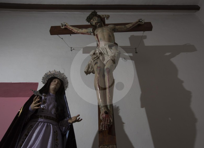El Cristo del Calvario se encuentra exhibido en el Museo de Arte Religioso de Santa Fe de Antioquia. San Juan y La Dolorosa hacen parte de las diferentes procesiones en Semana Santa. FOTO Edwin Bustamante