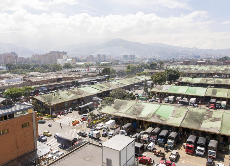 Esta foto, tomada en diciembre de 2016, muestra la panorámica de la Central Mayorista de Antioquia, donde está ubicado el lote 24 vendido por la Alcaldía de Medellín. FOTO carlos velásquez