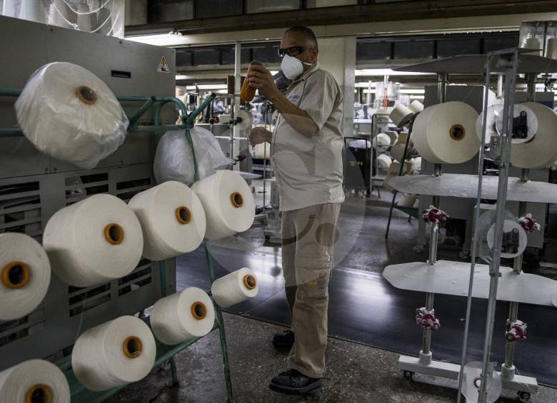 Atendiendo las directrices del Gobierno para evitar el avance del coronavirus, Fabricato tiene paralizadas sus operaciones productivas. Foto Julio César Herrera
