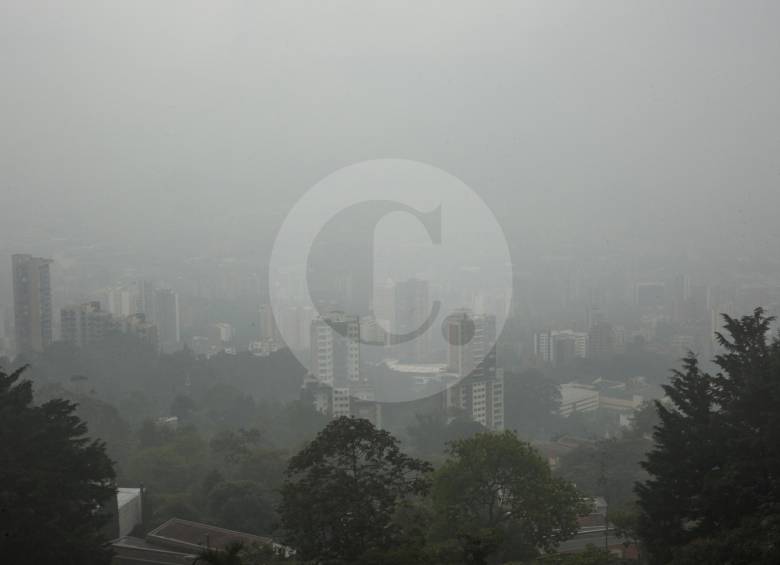 Así estaba la calidad del aire en Medellín el martes 12 de febrero. FOTO EDWIN BUSTAMANTE