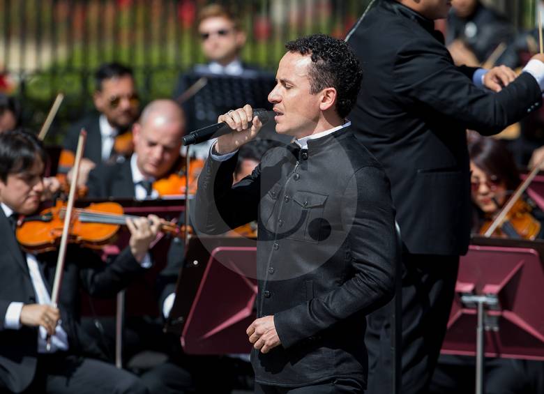 Fonseca cantó el himno nacional frente al Papa Francisco. FOTO Esteban Vanegas