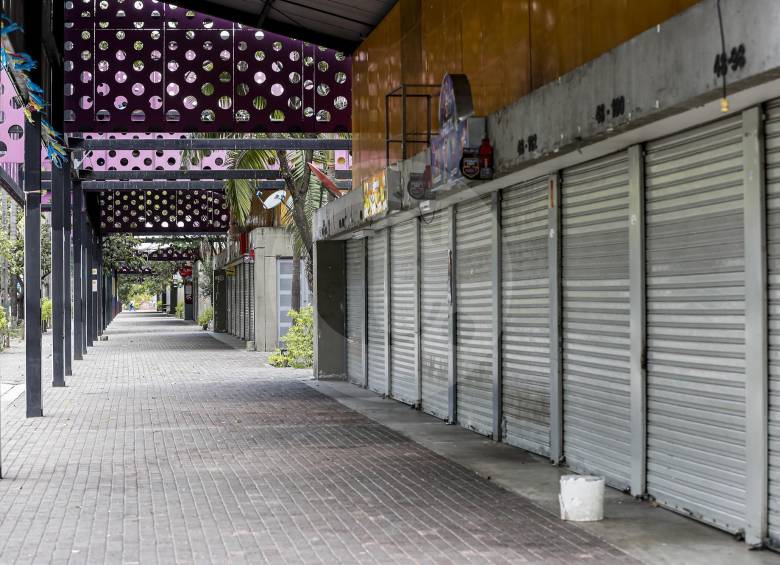 Los comerciantes del estadio le pagan un canon de arrendamiento a la subsecretaría de Espacio Público. FOTO JAIME PÉREZ