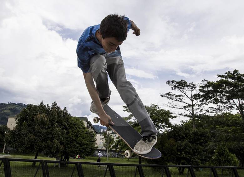 Santiago durante una de las sesiones de entrenamiento en Envigado, antes de partir a China. FOTO jaime pérez munevar