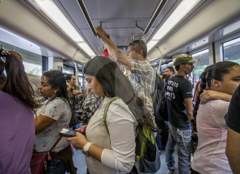 La aplicación permitirá saber en tiempo real la operatividad de todas las líneas del sistema masivo. FOTO: SANTIAGO MESA