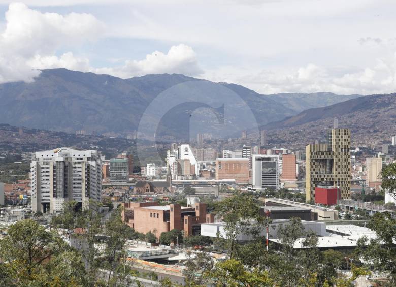 Ayer domingo lucía así el Aburrá. A las 2:00 p.m. 12 estaciones estaban en amarillo y 7 en verde. FOTO Manuel Saldarriaga