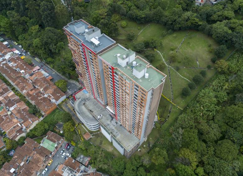 El edificio tiene dos torres y está ubicado en Belén Rincón. FOTO: JOSÉ LUIS ARANGO
