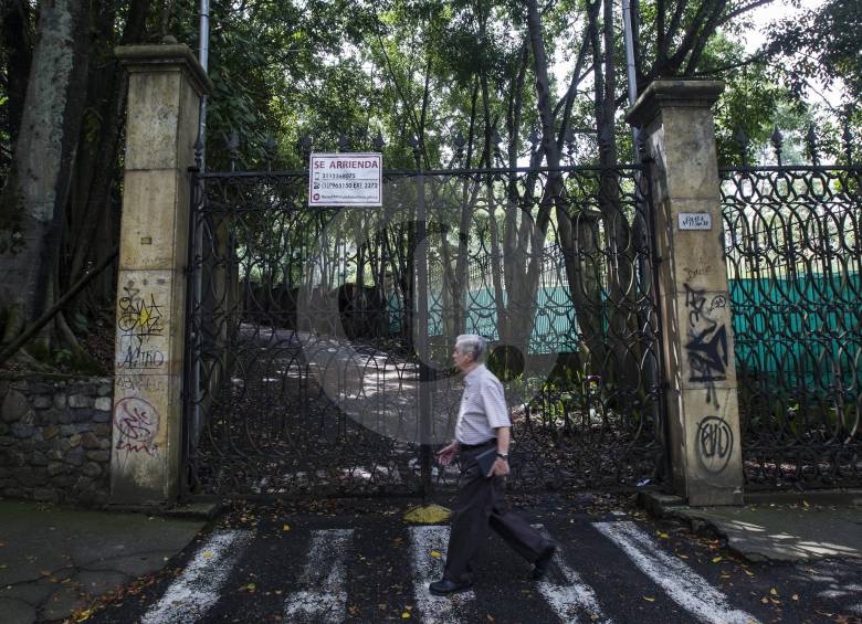 Tras la salidad de Telemedellín en diciembre, Montecasino está desocupada. El bien que hace un año pasó a manos de la Unidad de Víctimas, está buscando arrendatario. FOTO JAIME PÉREZ