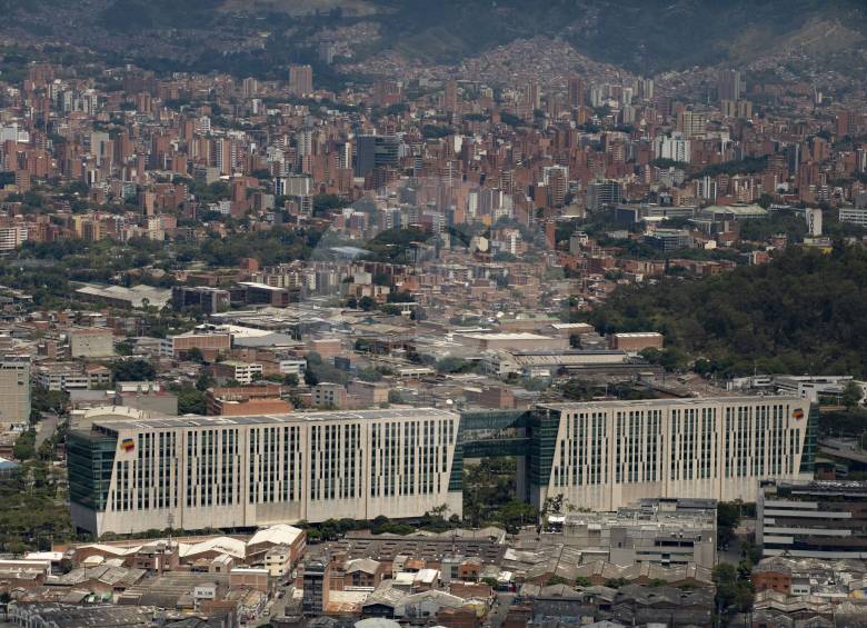Bancolombia tuvo una reducción de 18,5 % en sus ingresos, los cuales pasaron de $3,2 billones en el primer trimestre de 2019 a $2,6 billones en el mismo lapso de 2020. FOTO Edwin Bustamante