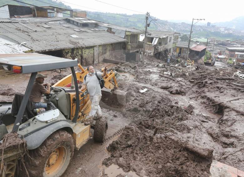 Gobierno confirma 17 muertos tras derrumbes en Manizales
