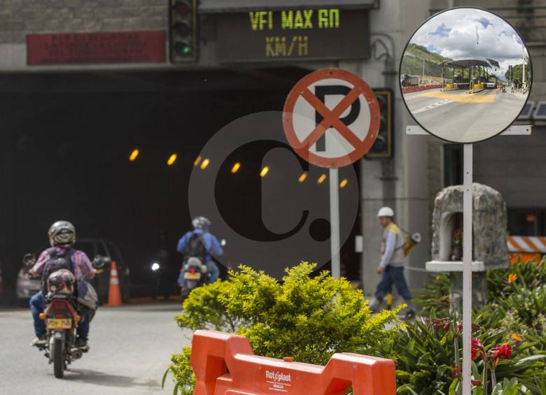 Movilidad por el peaje en el Túnel Fernando Gómez Martínez. Foto: Edwin Bustamante Restrepo