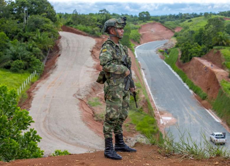  Tropas de las Brigadas 11 y 14 del Ejército acompañan la construcción del proyecto. FOTOS JUAN ANTONIO SÁNCHEZ