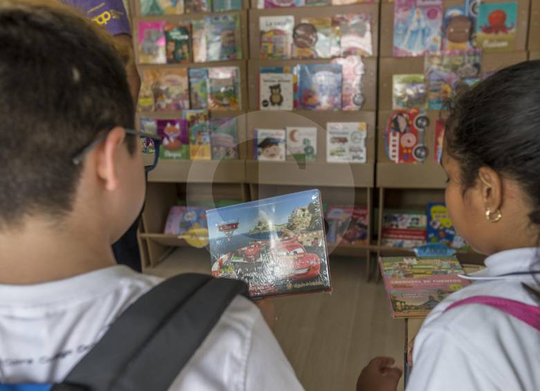 La iniciativa ciudadana, la promoción de lectura y las bibliotecas comunales, escolares y universitarias hacen parte del Plan de Lectura, Escritura y Oralidad (LEO). FOTO santiago mesa rico
