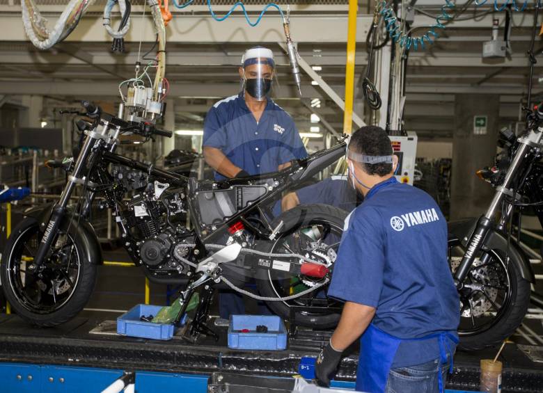 En la planta de ensamble de Incolmotos, en Girardota, trabajan 1.270 personas y el complejo industrial tiene capacidad para producir 250.000 motos cada año. FOTO Julio César Herrera