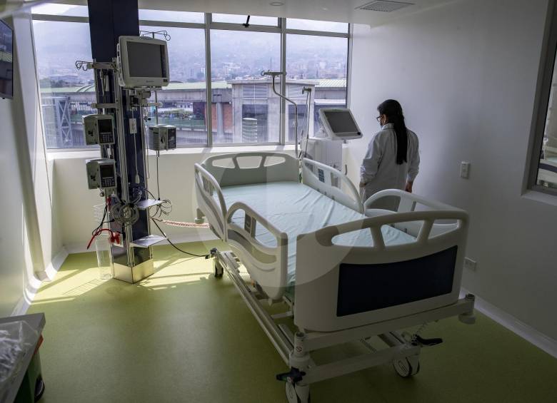 Una UCI comprende una serie de equipos médicos, talento humano e infraestructura física de alto costo. En la imagen, una de las camas nuevas. FOTO esteban vanegas
