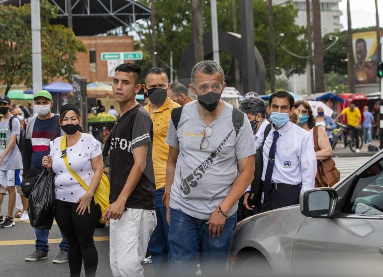 Resultados del estudio de seroprevalencia del covid-19 en Medellín indican de cada 100 personas alrededor de 70 son susceptibles a enfermarse. Piden no bajar la guardia. FOTO Carlos Velásquez