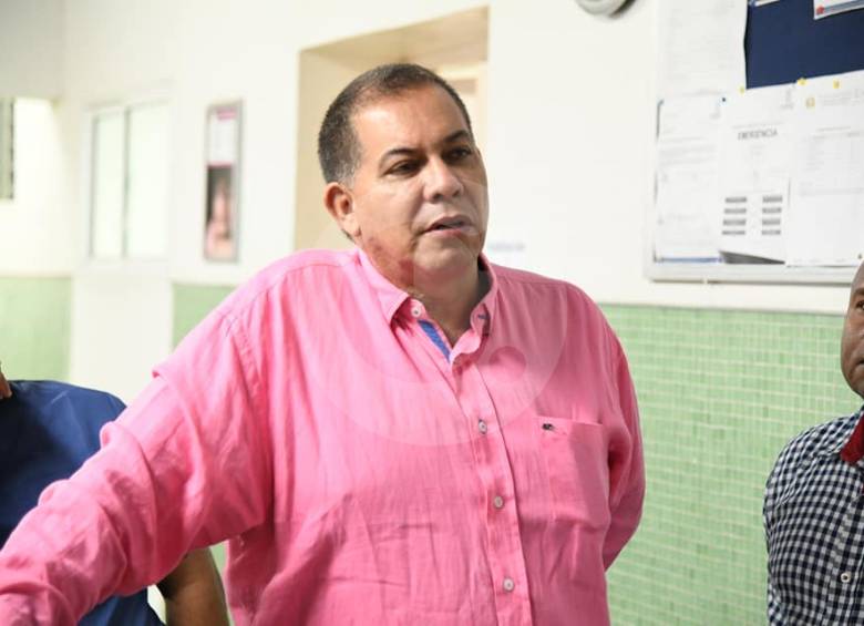 El alcalde de Apartadó, Eliécer Arteaga Vargas, encabeza as denuncias ante la Fiscalía. FOTO CORTESIA TOMADA DE LA PAGINA FACEBOOK DE APARTADÓ