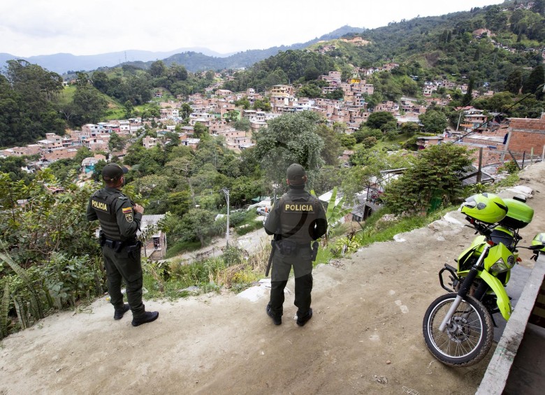 La vereda El Ajizal, en el norte de Itagüí, donde la Policía y el Ejército patrullan buscando evitar las acciones del crimen organizado, en especial de narcotráfico y sicariato. FOTO Jaime Pérez munévar