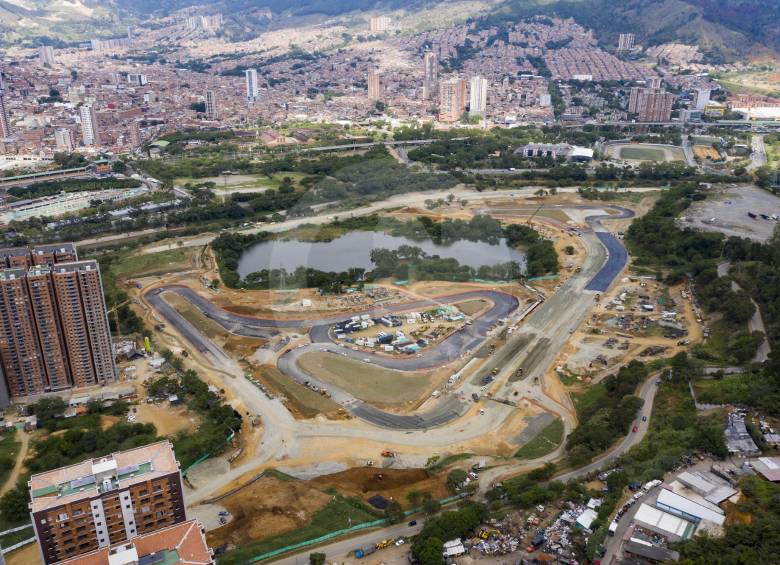Los principales trabajos locativos en el autódromo del “Central Park” se concentran en la pista y en las tribunas. Este proyecto fue calificado como “sensible” por Aníbal Gaviria. FOTO esteban vanegas