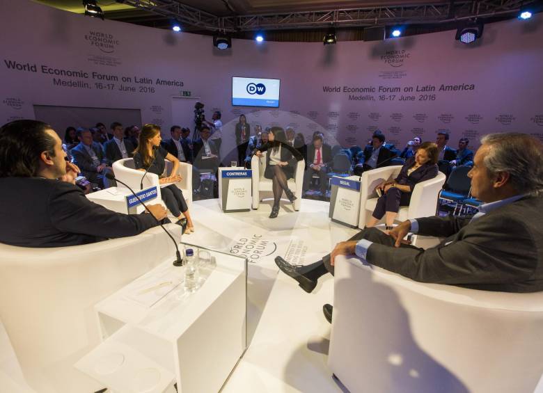 El panel de expertos fue moderado por Carol Guerrero, periodista colombiana de la Deutsche Welle (Alemania). FOTO Manuel Saldarriaga