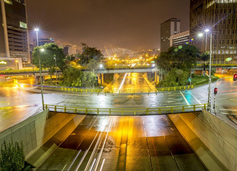 Anoche en Medellín entró en vigencia la cuarentena, que detuvo el centro. FOTOs Juan a. sánchez