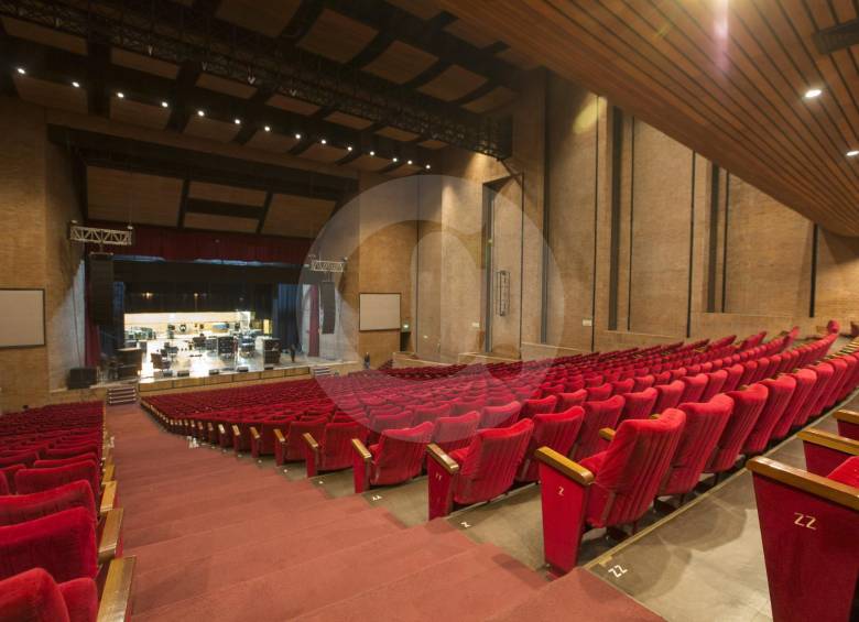 Quedan pendientes algunas obras de mampostería en la fachada norte del Teatro. Serán terminadas antes del fin de enero de 2017. FOTOS Manuel Saldarriaga