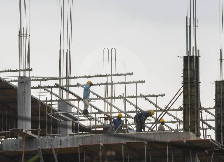 Construcción en el barrio El Poblado de Medellín. Foto: Edwin Bustamante Restrepo