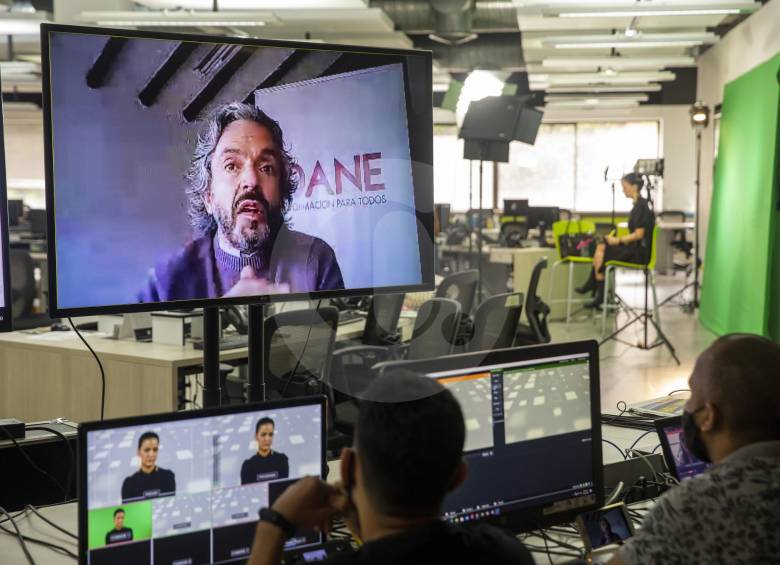Juan Daniel Oviedo, director del Dane, hizo parte de este espacio de discusión virtual sobre el sector inmobiliario, el cual fue moderado por María Alejandra Pérez, Directora Jurídica de La Lonja de Propiedad Raíz de Medellín y Antioquia. FOTO Carlos Velásquez