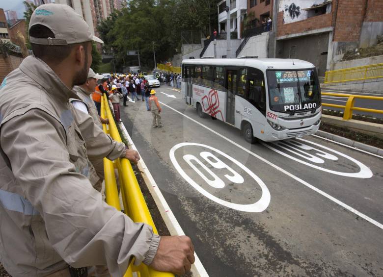 Aunque la obra fue entregada ayer a la comunidad, aún queda faltando la adecuación de algunos andenes en los alrededores del deprimido. FOTO Edwin Bustamante Restrepo