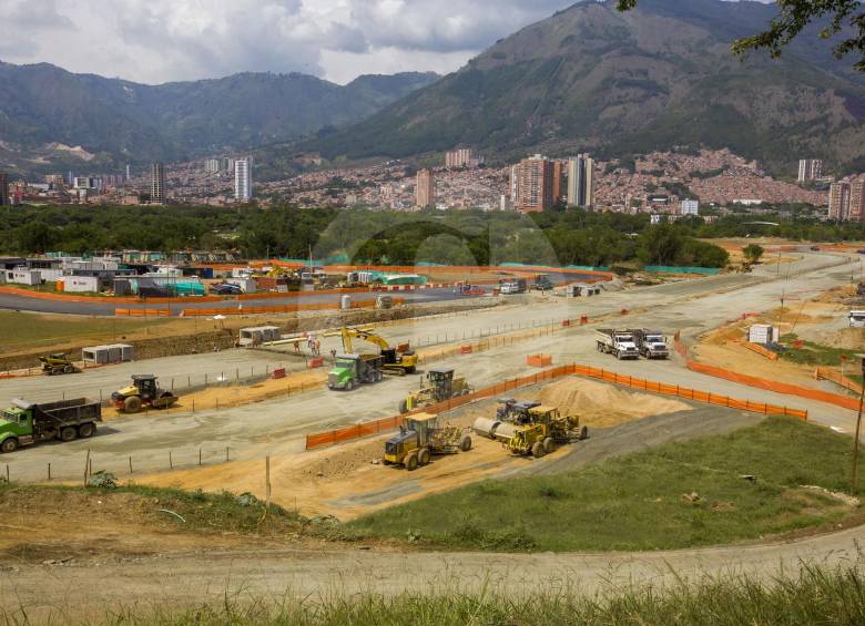 Los principales trabajos locativos en la zona del autódromo se concentran en la pista y en las tribunas que están ubicadas en la parte sur del parque de deportes a motor. FOTO EDWIN BUSTAMANTE