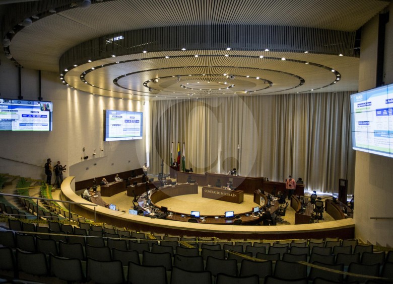 El debate sobre el presente y futuro de EPM en el Concejo de Medellín empezó a las 9:00 a.m. y terminó a las 6:00 p.m. FOTO: JULIO CÉSAR HERRERA
