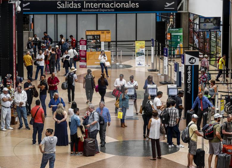 Cinco aerolíneas suspendieron el lunes las operaciones en el José María Córdova para contener el coronavirus. FOTO jaime pérez