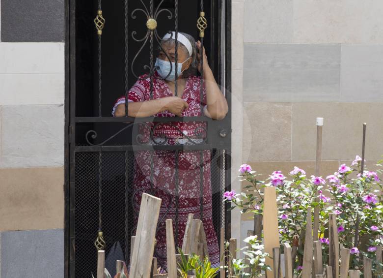 Si hay menos personas en la calle hay menos contagios del coronavirus, dicen los analistas médicos. FOTO Edwin bustamante