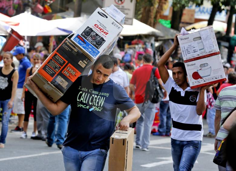 La combinación de una estrategia promocional de diciembre, tanto física como online, es uno de los elementos claves que deben tener en cuenta los empresarios pyme. FOTO JUAN ANTONIO SÁNCHEZ