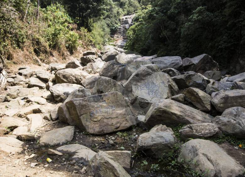 El bajo caudal de la quebrada Santa Elena ha obligado a establecer cortes programados FOTO ARCHIVO (JULIO CÉSAR HERRERA)
