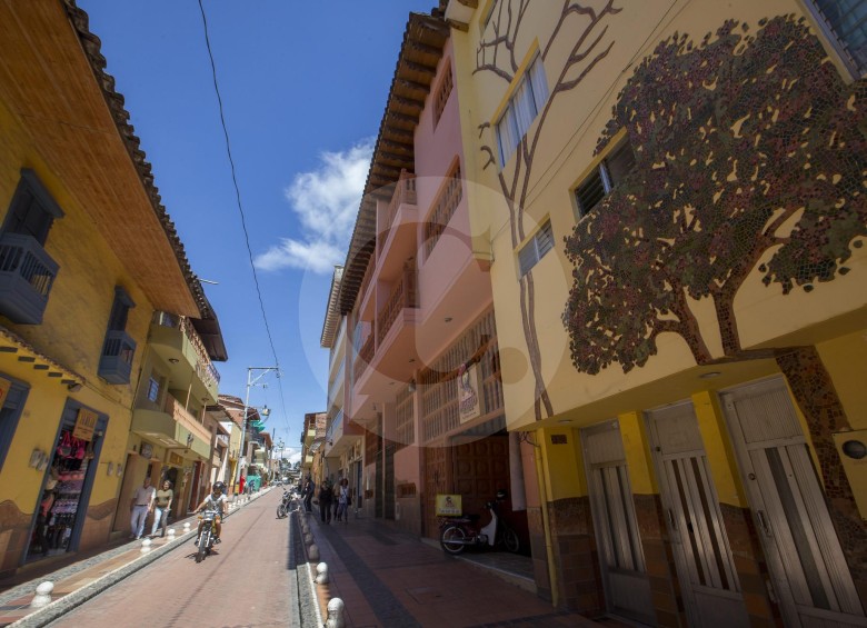 La Calle de las Arcillas refleja la riqueza arbórea de El Carmen de Viboral municipio del Oriente antioqueño. FOTO donaldo zuluaga