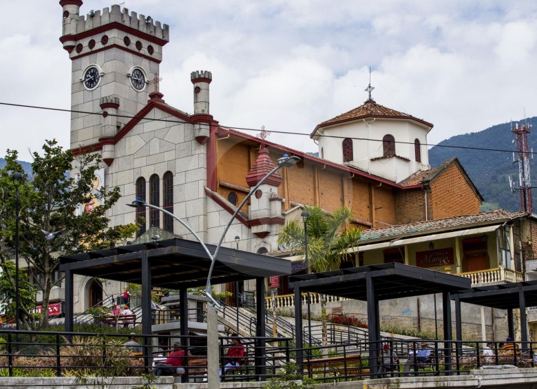 La iglesia nació 20 años después del traslado a Medellín de la Arquidiócesis de Santa Fé de Antioquia. FOTO Julio César Herrera