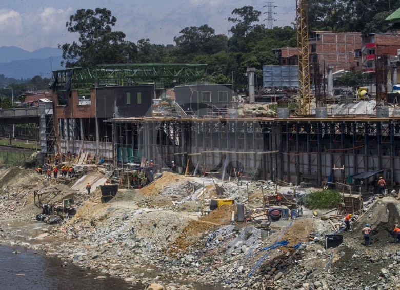 Los trabajos en la estación Acevedo, desde la que partirá el nuevo cable, avanzan en un 70 %. FOTO JULIO CÉSAR HERRERA