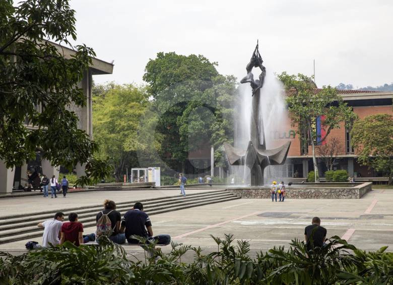 Además de 5.000 docentes de cátedra, la Universidad tiene en su nómina a 2.900 funcionarios administrativos. FOTO Edwin Bustamante