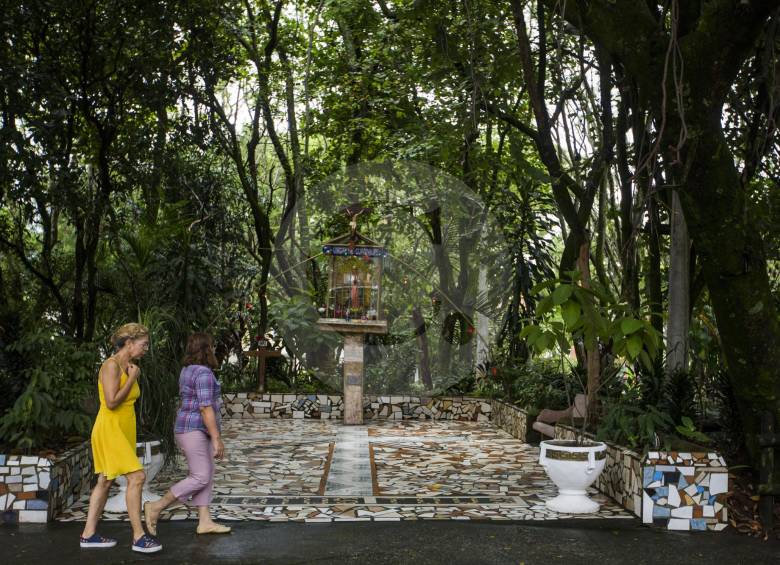 Gruta de la Virgen de Guadalupe en La Floresta, construida hace trece años por los vecinos.