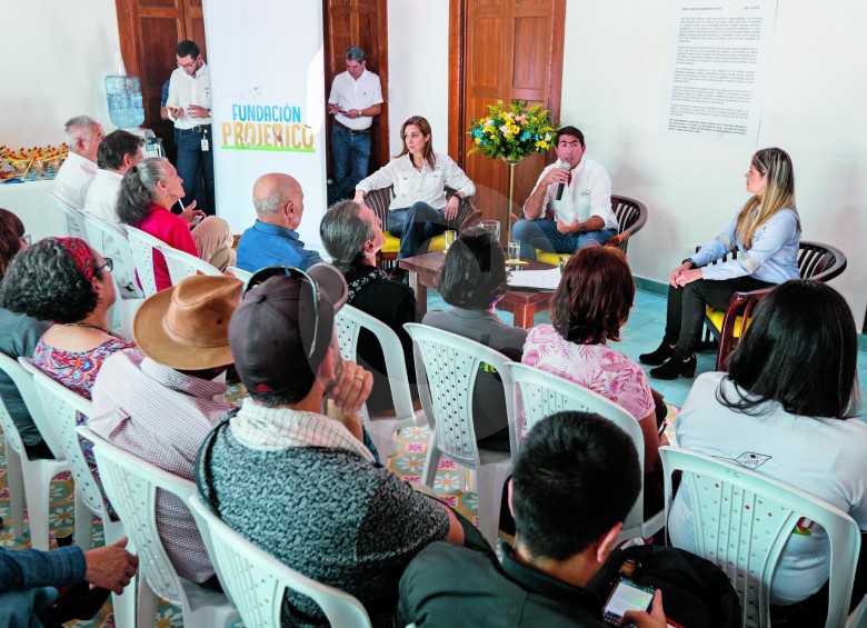 En el acto inaugural de Projericó, realizado en el casco urbano, participaron líderes del municipio que están en contra del proyecto de extracción minera de Quebradona. FOTO Manuel saldarriaga